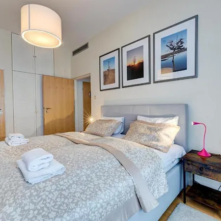 Premium Penthouse E51 3 Bedrooms And 2 Bathrooms 103qm Parking Free Apartamento