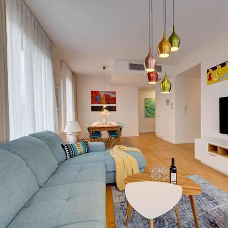 Premium Penthouse E51 3 Bedrooms And 2 Bathrooms 103qm Parking Free Apartment *